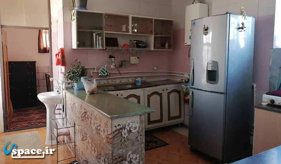آشپزخانه خانه مسافر صفا - کیار - روستای تشنیز