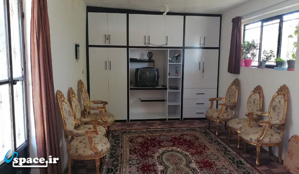 نمای داخلی خانه مسافر صفا - کیار - روستای تشنیز